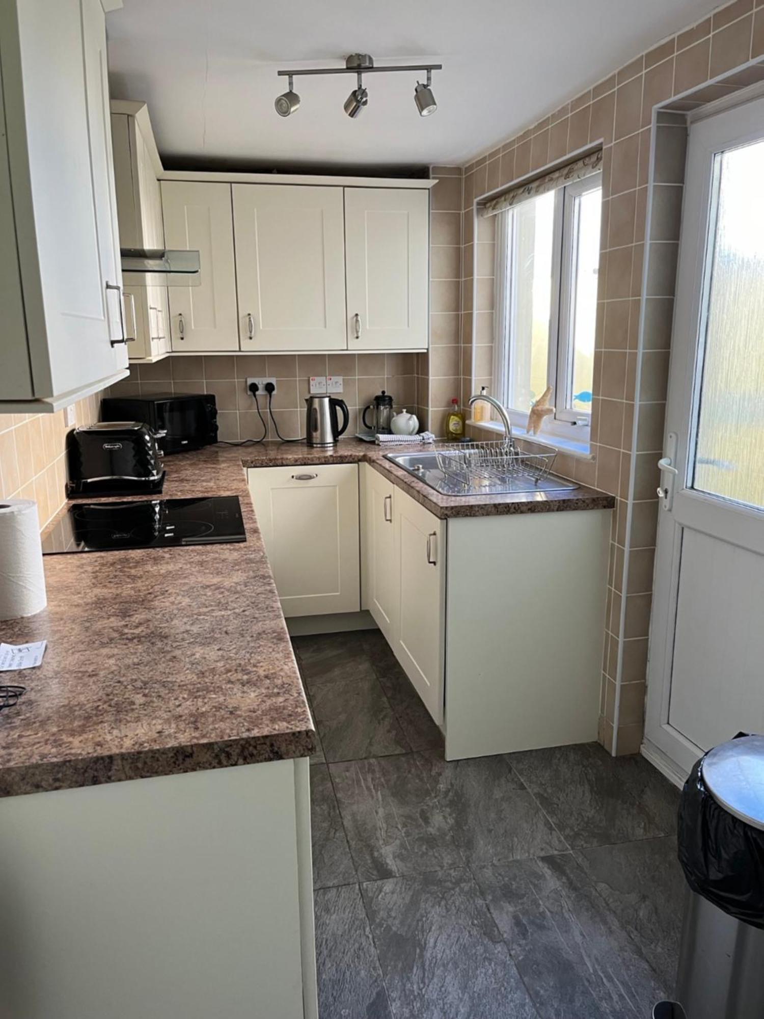 A Family Cottage In Tenby Extérieur photo